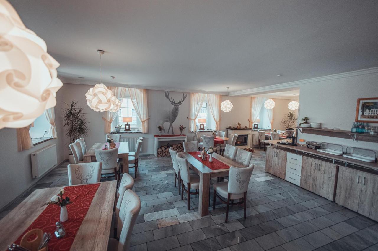 Gasthof Und Hotel Roter Hirsch Claussnitz ภายนอก รูปภาพ