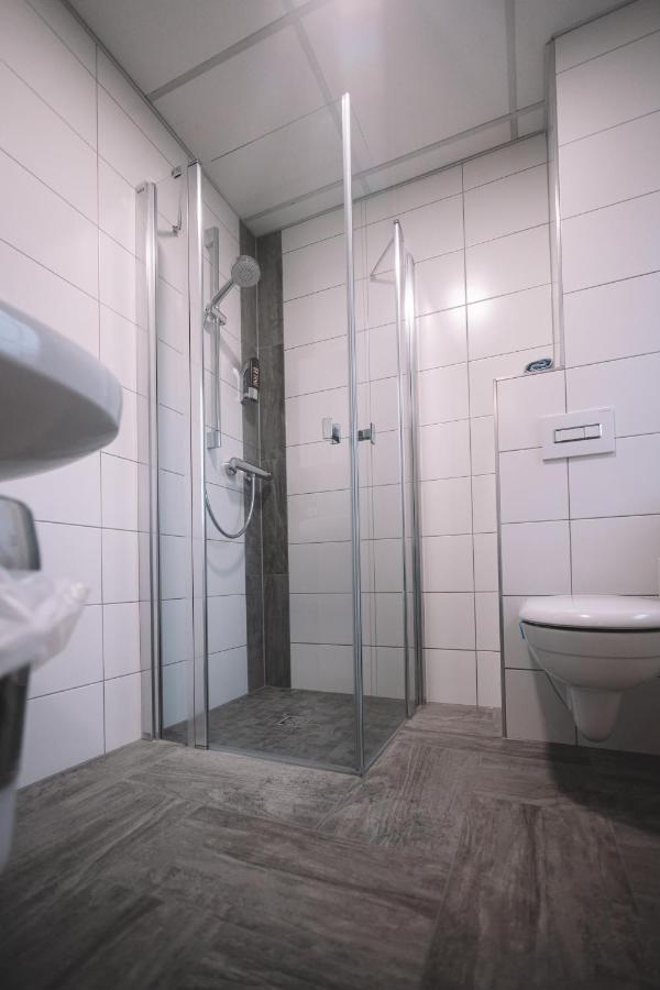 Gasthof Und Hotel Roter Hirsch Claussnitz ภายนอก รูปภาพ
