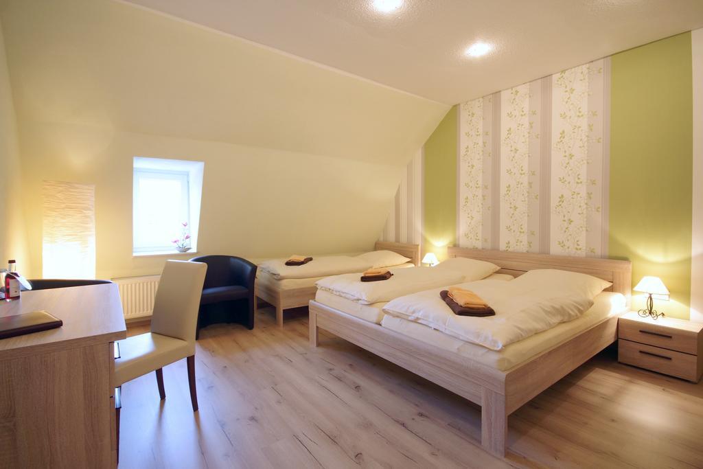 Gasthof Und Hotel Roter Hirsch Claussnitz ห้อง รูปภาพ